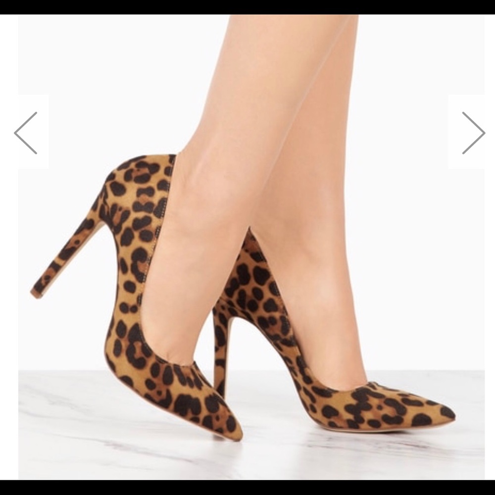 Leopard print pumps